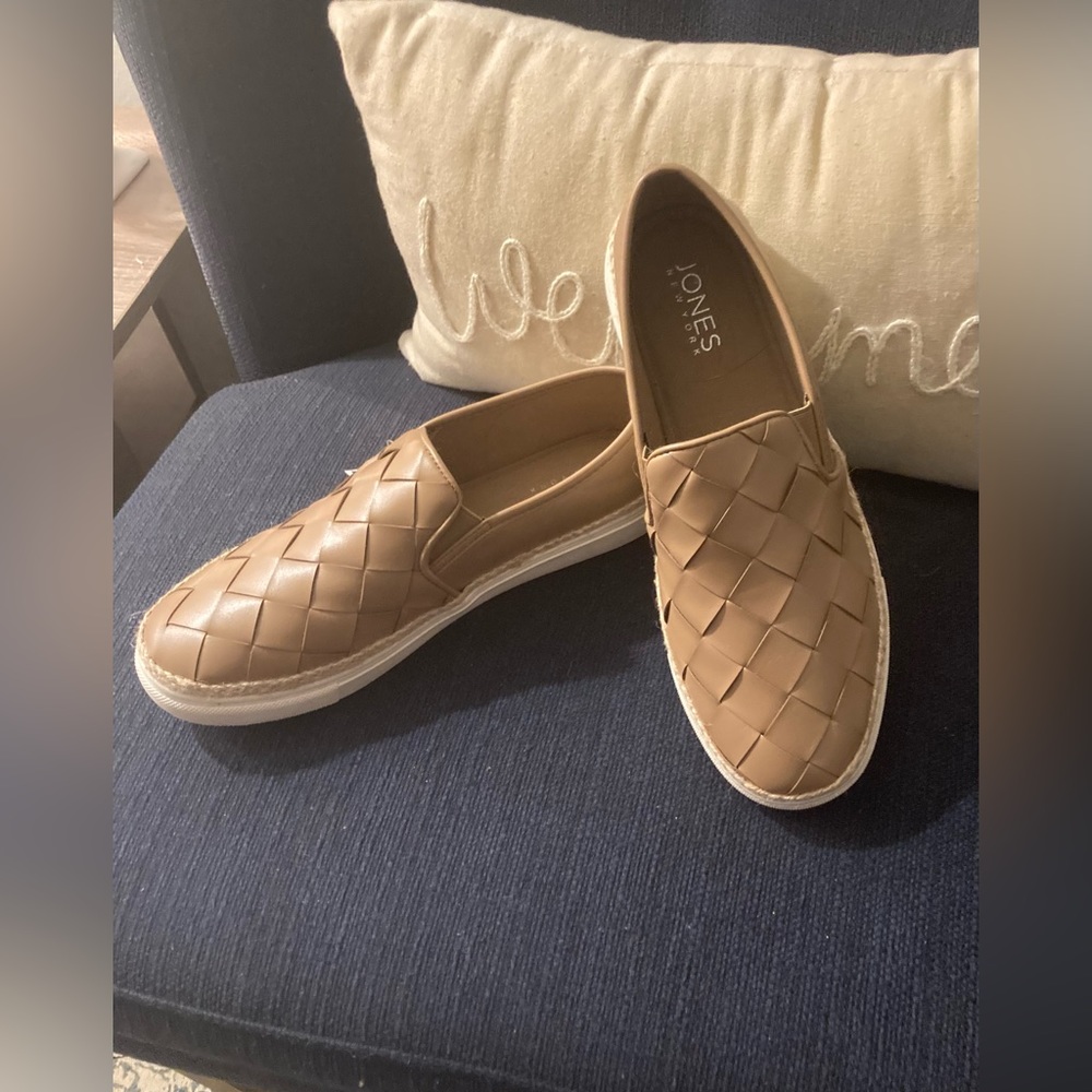 Jones tan leather weaved sporty loafer size 81/2